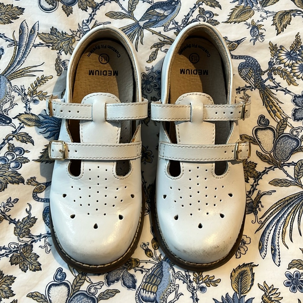 Footmates white shoes